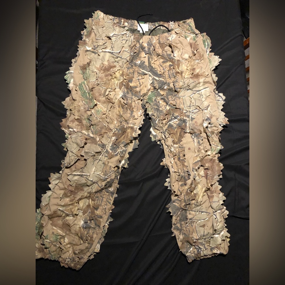 Men’s size 2 XL Cabela’s scent lock hunting pants.
